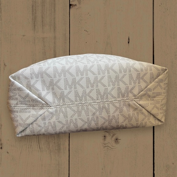 NWT MICHAEL KORS Camden Large Drawstring Satchel Bag - Vanilla - Picture 11 of 11